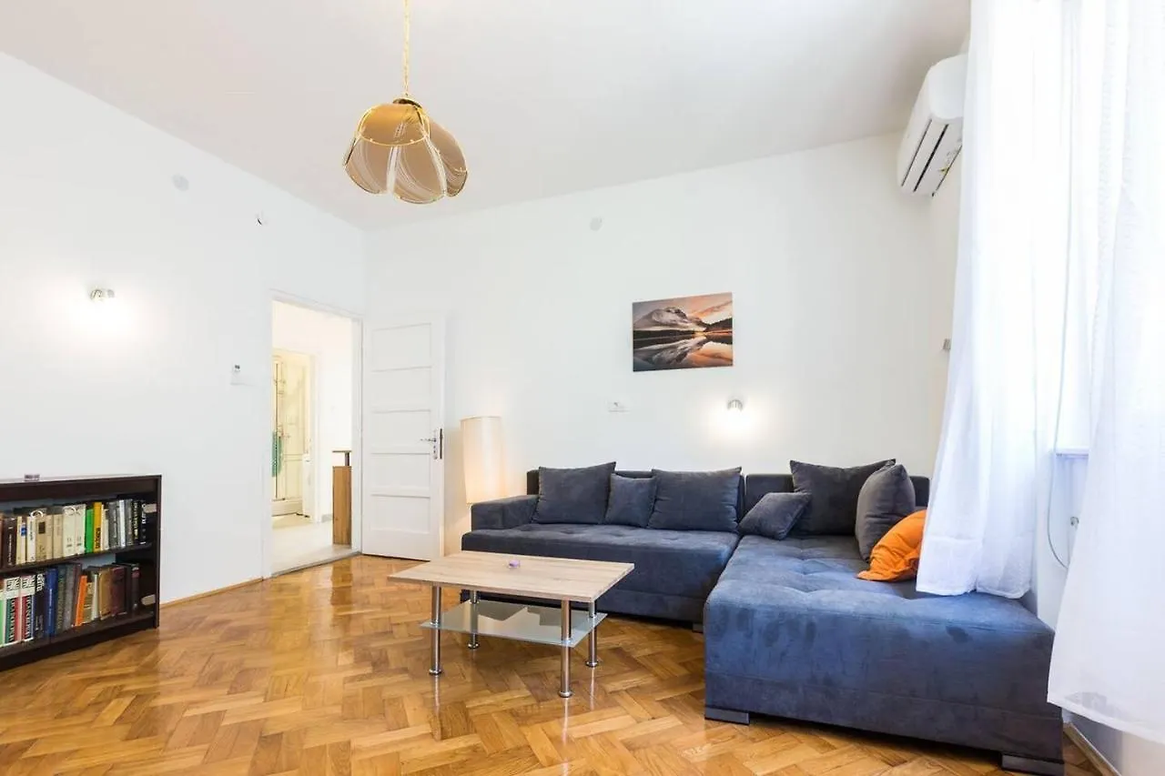 Royal G - Zadar City Centre Apartment 0*,